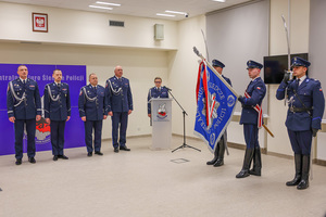 Komendant Główny Policji wraz z kadrą kierowniczą CBŚP oraz pocztem sztandarowym.