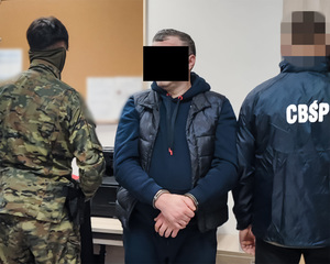 funkcjonariusze i osoby zatrzymane