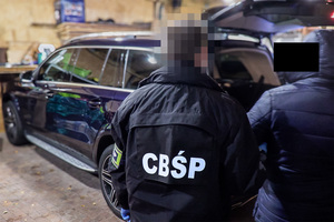 funkcjonariusze w trakcie działań