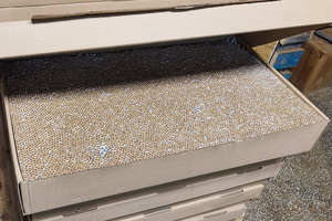 Funkcjonariusze i przejęte towary