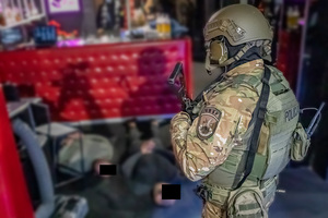 funkcjonariusze w trakcie działań