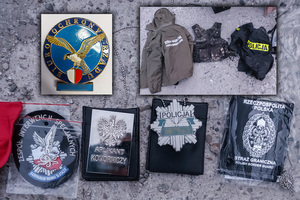 Przejęte przedmioty między innymi imitacje elementów sprzętu służb oraz broń