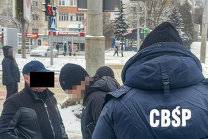 policjanci polscy i ukraińscy oraz osoba zatrzymana