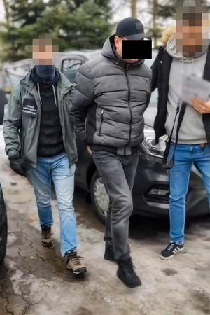 pieniądze i policjanci