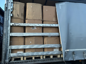 naczepa z paczkami
