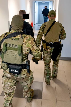 policjanci w trakcie realizacji