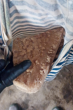 policjanci w trakcie likwidacji laboratorium