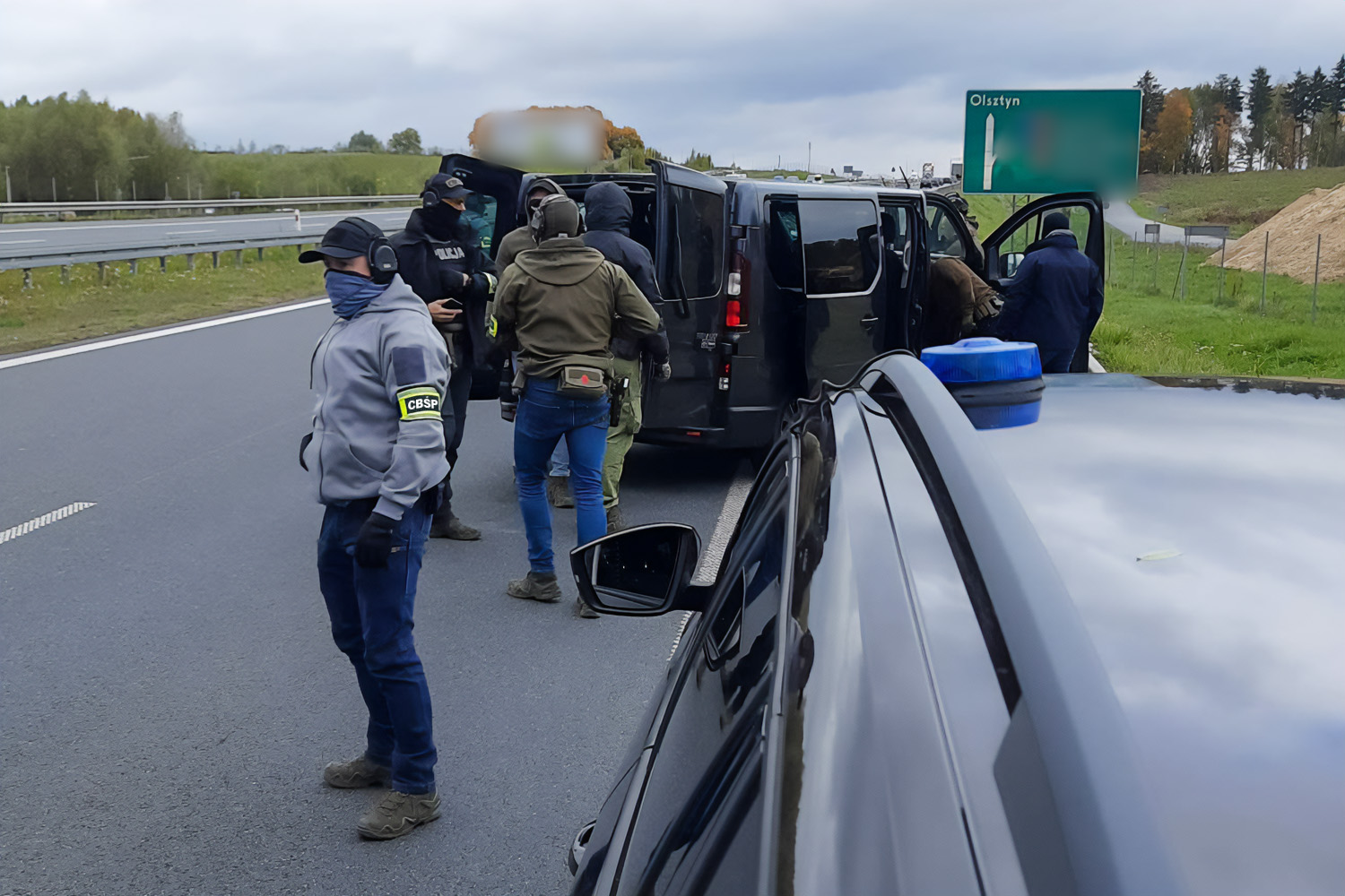 Służby rozbiły zorganizowaną grupę przestępczą zajmującą się handlem narkotykami i kradzieżami z włamaniem