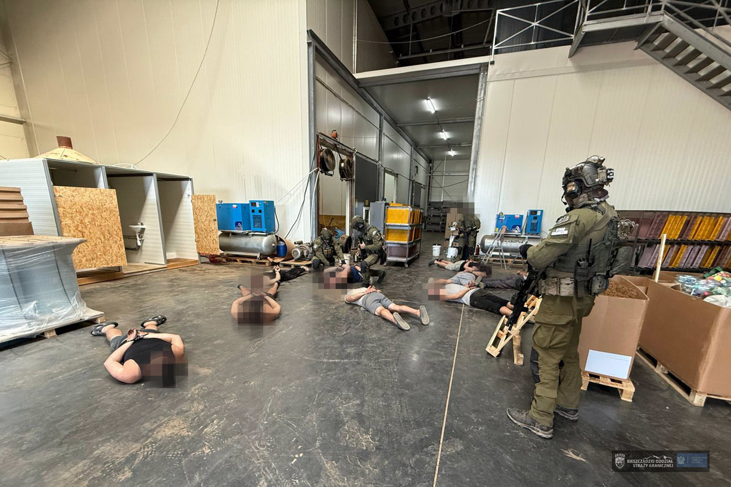 CBŚP i Straż Graniczna zlikwidowały fabrykę nielegalnych papierosów