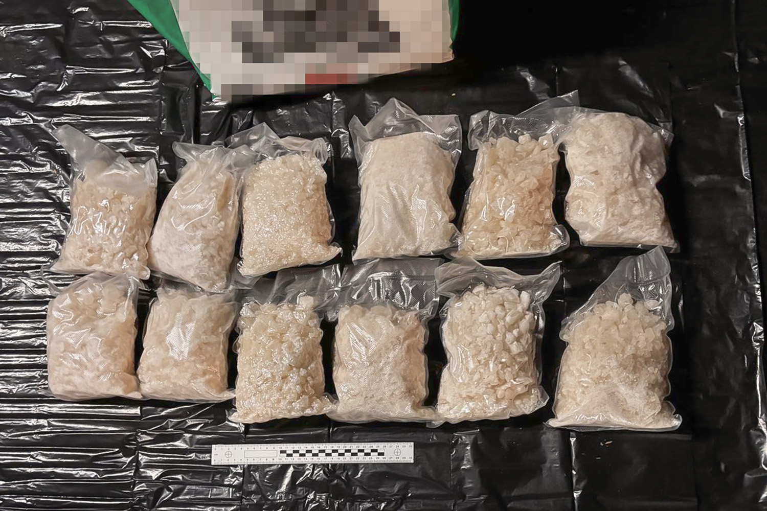 CBŚP rozbija narkotykowy gang z Podlasia. 22 podejrzanych, ponad 130 kg zabezpieczonych narkotyków