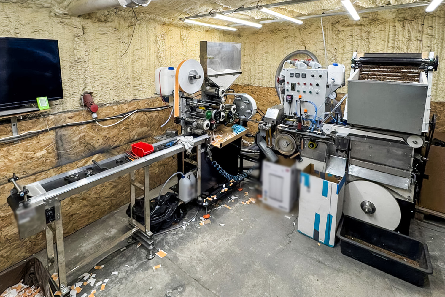 CBŚP i KAS zlikwidowały nielegalną fabrykę papierosów