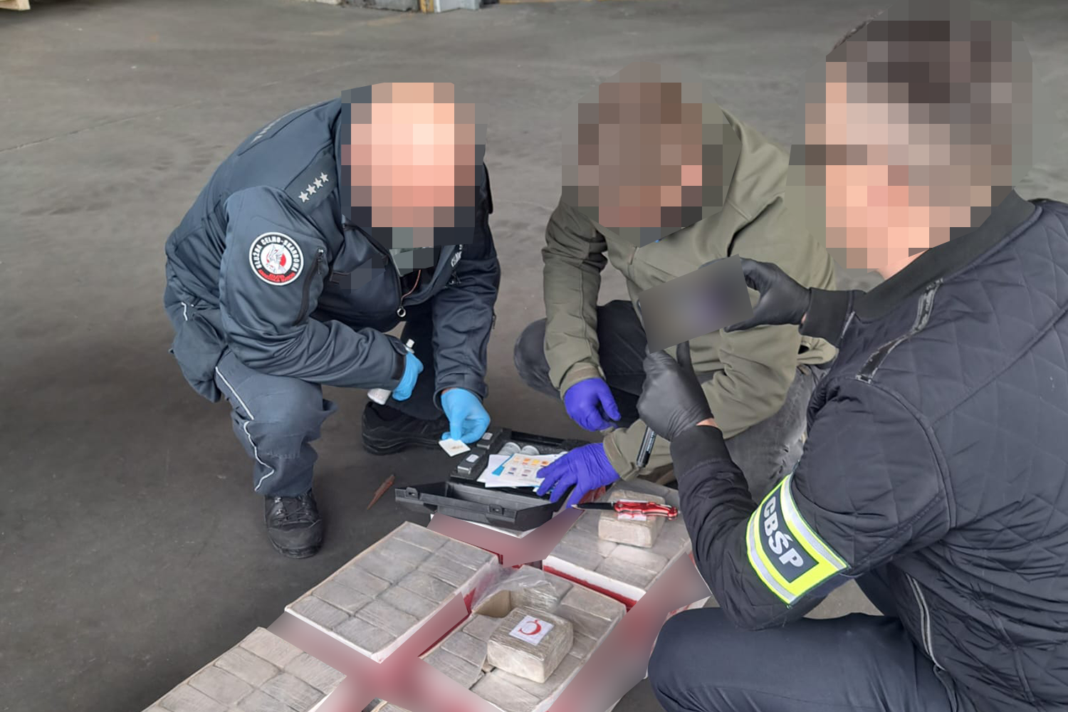CBŚP i KAS udaremniły rekordowy przemyt heroiny. Zabezpieczono ponad tonę narkotyków wartą blisko 220 mln zł
