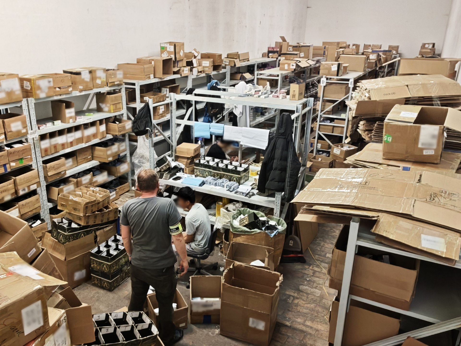 CBŚP i KAS przejęły 134 tys. nielegalnych e-papierosów we Wrocławiu